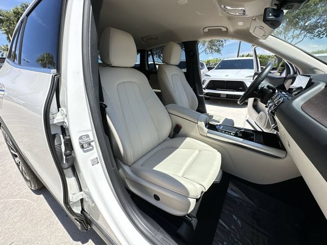Used 2023 Mercedes-Benz GLA 250 4MATIC w/ Premium Package image 31