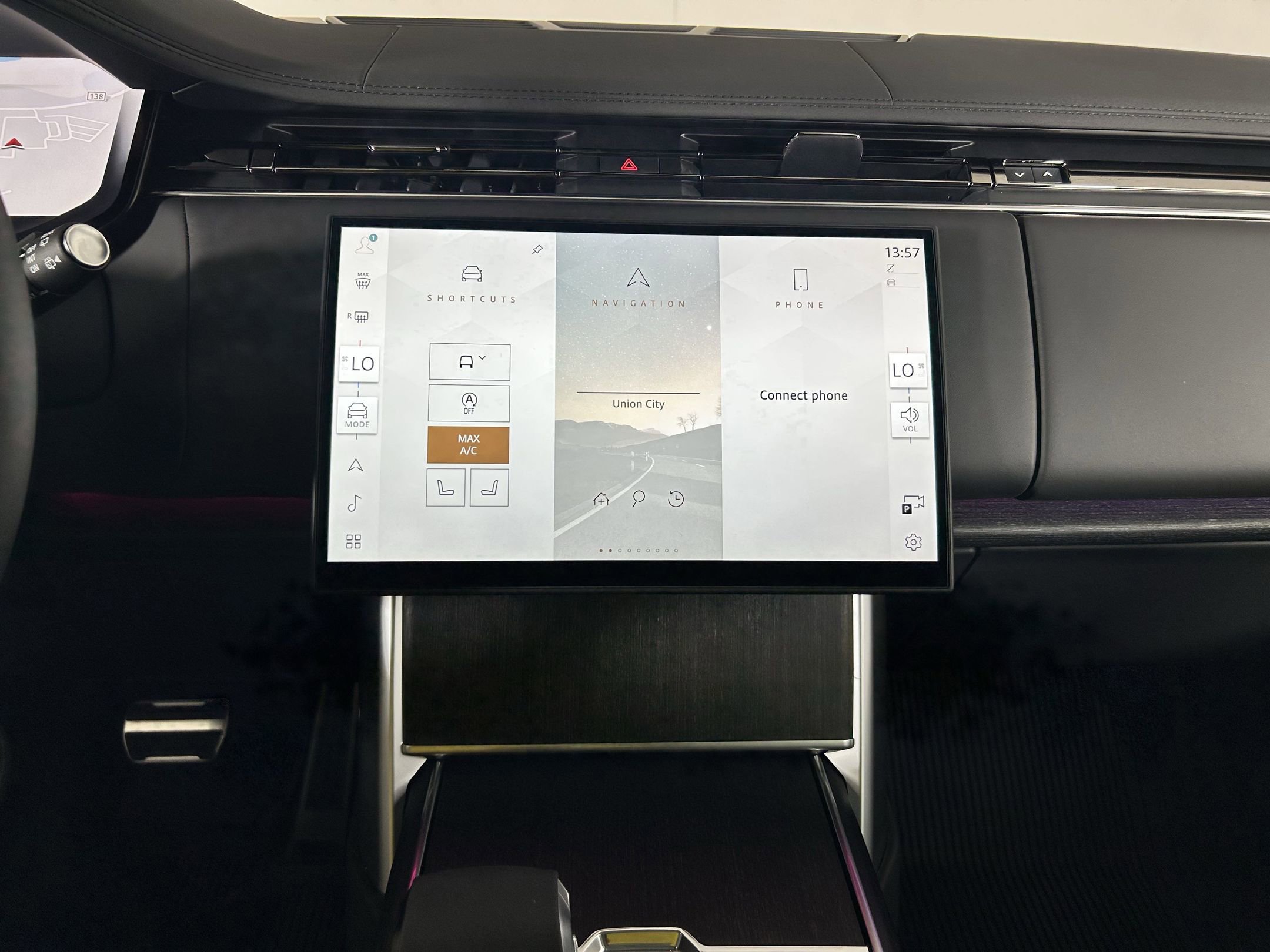 New 2025 Land Rover Range Rover SE image 21