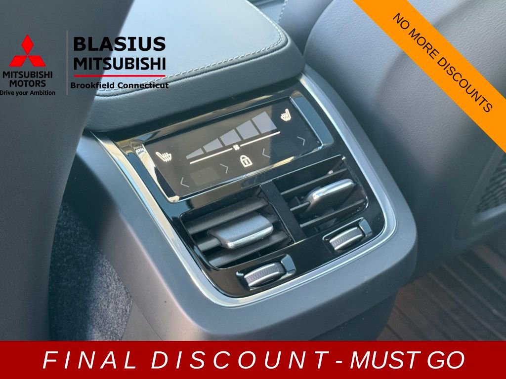 Used 2025 Volvo XC90 B6 Ultra w/ Protection Package Premier image 38
