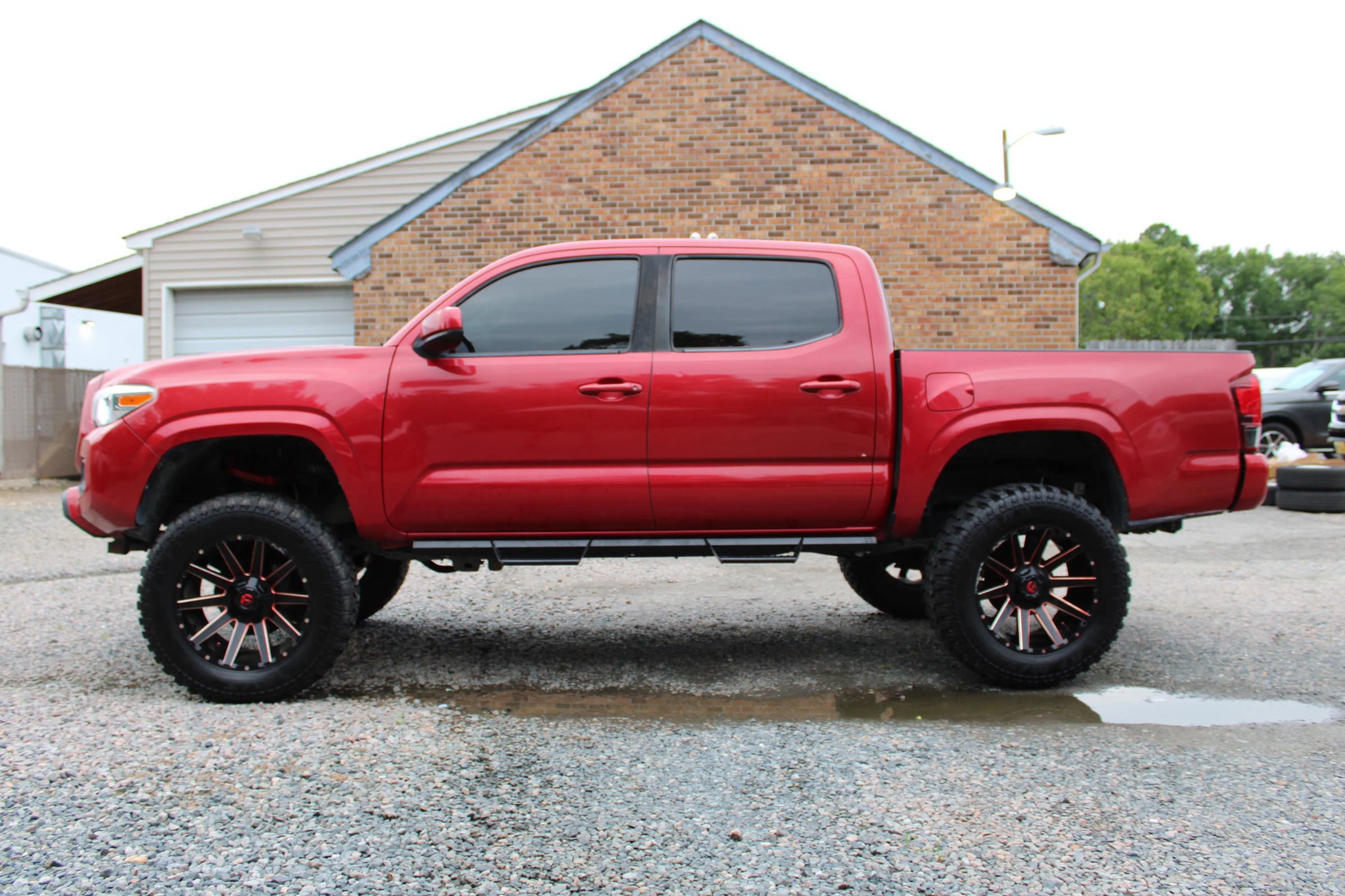 Used 2019 Toyota Tacoma SR image 3
