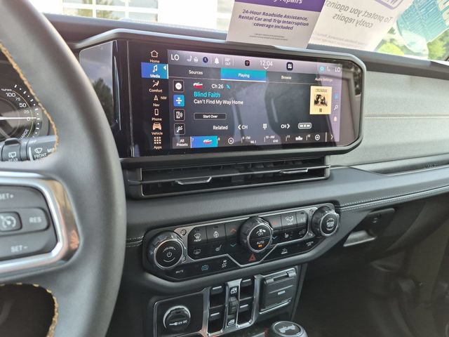 Used 2024 Jeep Wrangler Unlimited Sahara w/ Technology Group AWD/4WD image 15