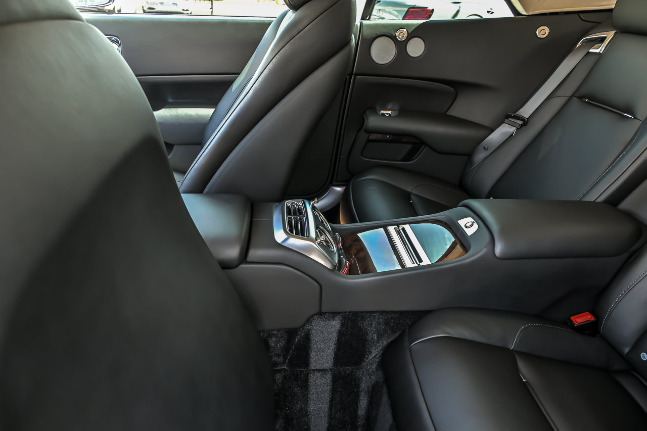 Used 2016 Rolls-Royce Dawn RWD image 27
