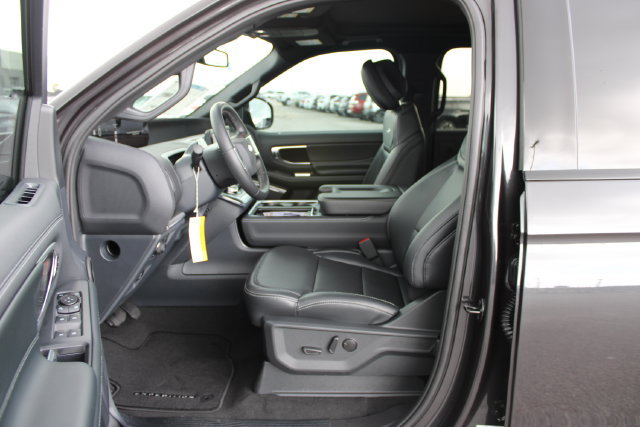 New 2027 Ford Expedition Platinum w/ Stealth Appearance Package AWD/4WD image 7