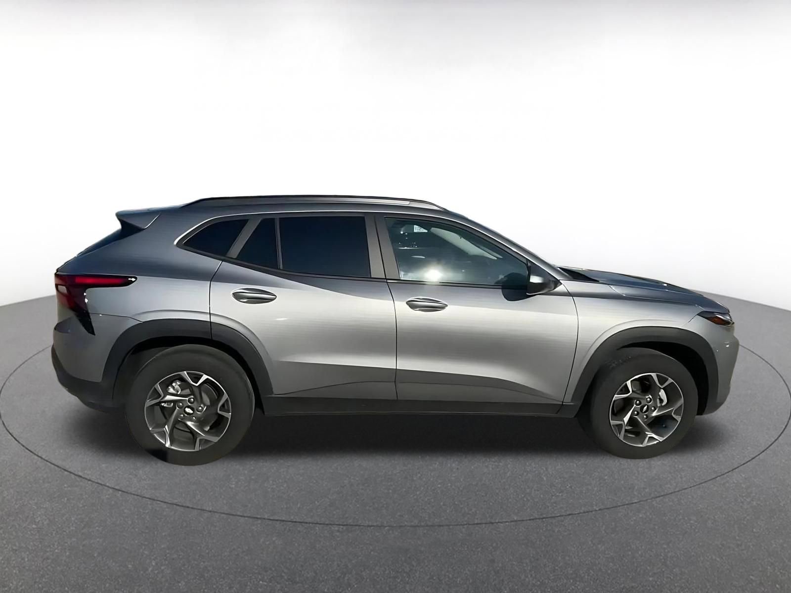 Used 2025 Chevrolet Trax LT image 16