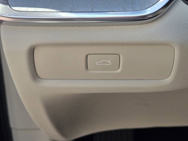 Certified 2025 Volvo V60 B5 Cross Country Plus image 27