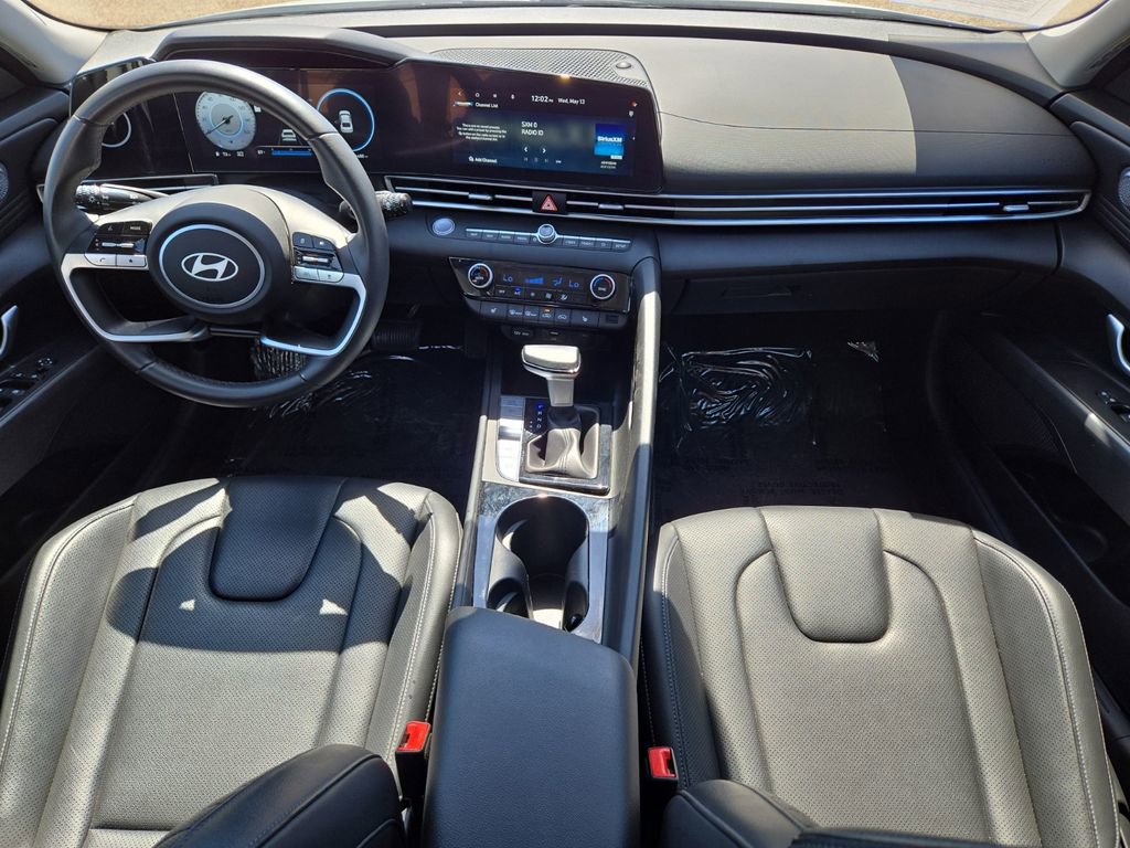 Used 2025 Hyundai Elantra Limited FWD image 16