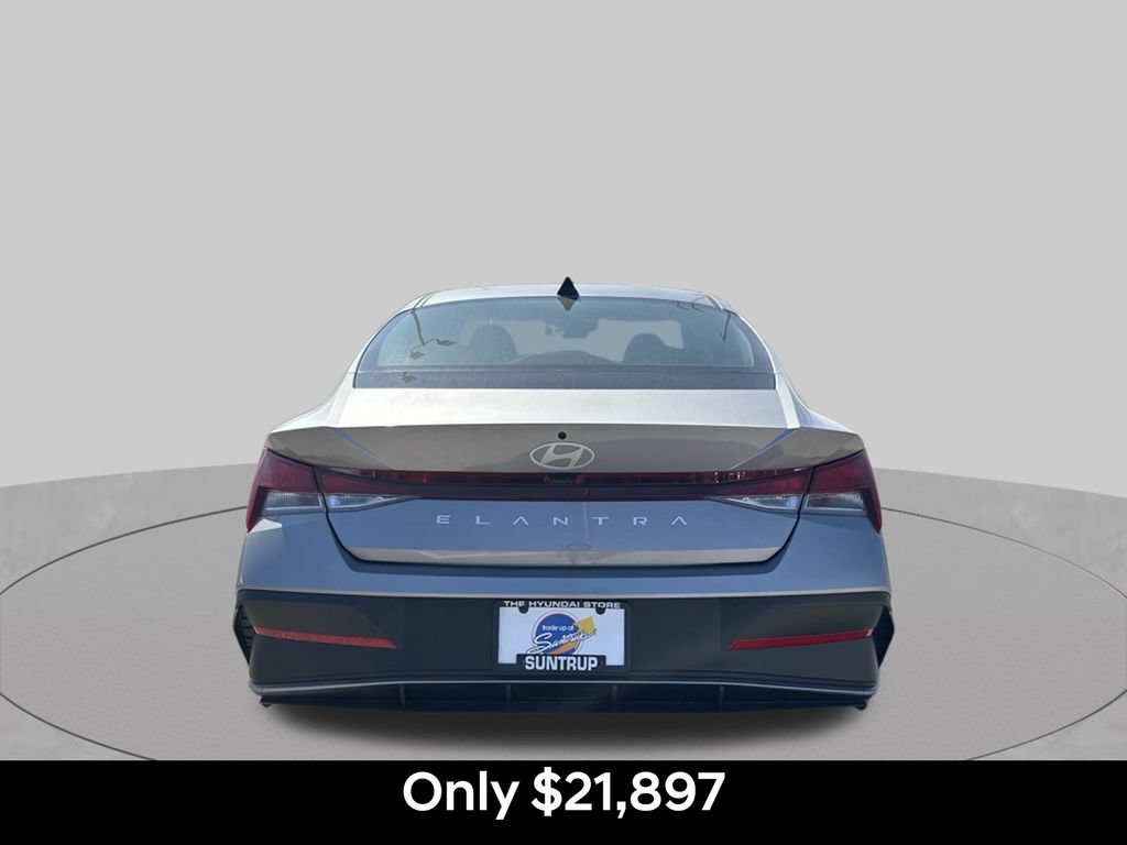 Used 2026 Hyundai Elantra SE FWD image 4