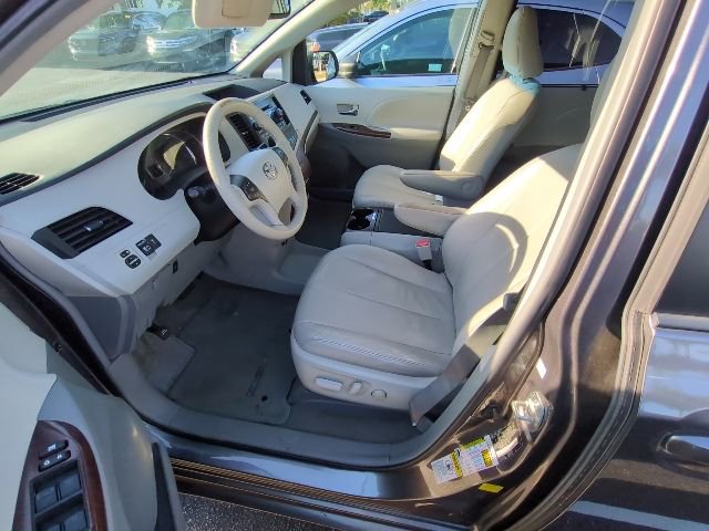 Used 2012 Toyota Sienna XLE image 9