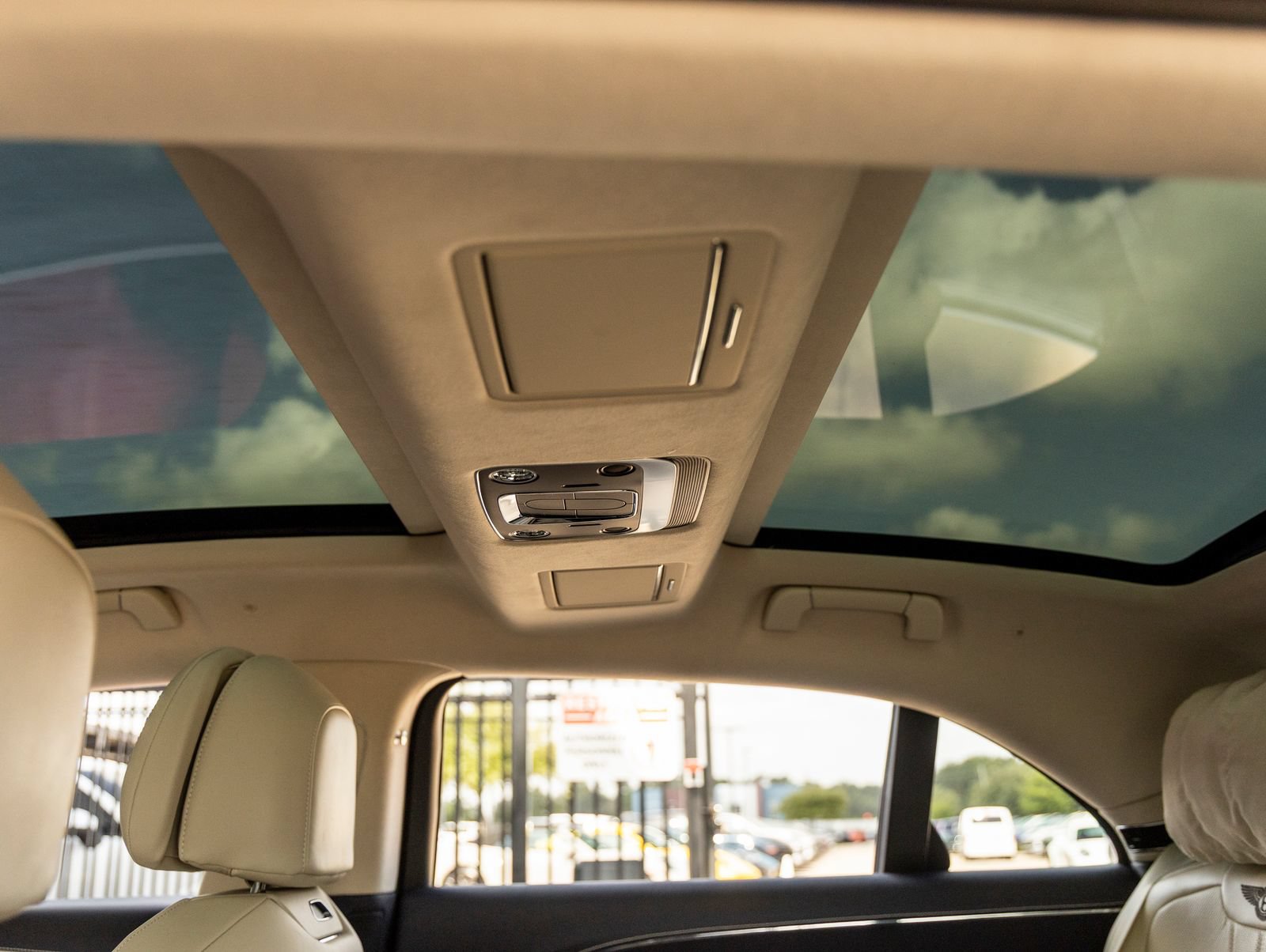 Used 2026 Bentley Flying Spur V8 AWD/4WD image 30