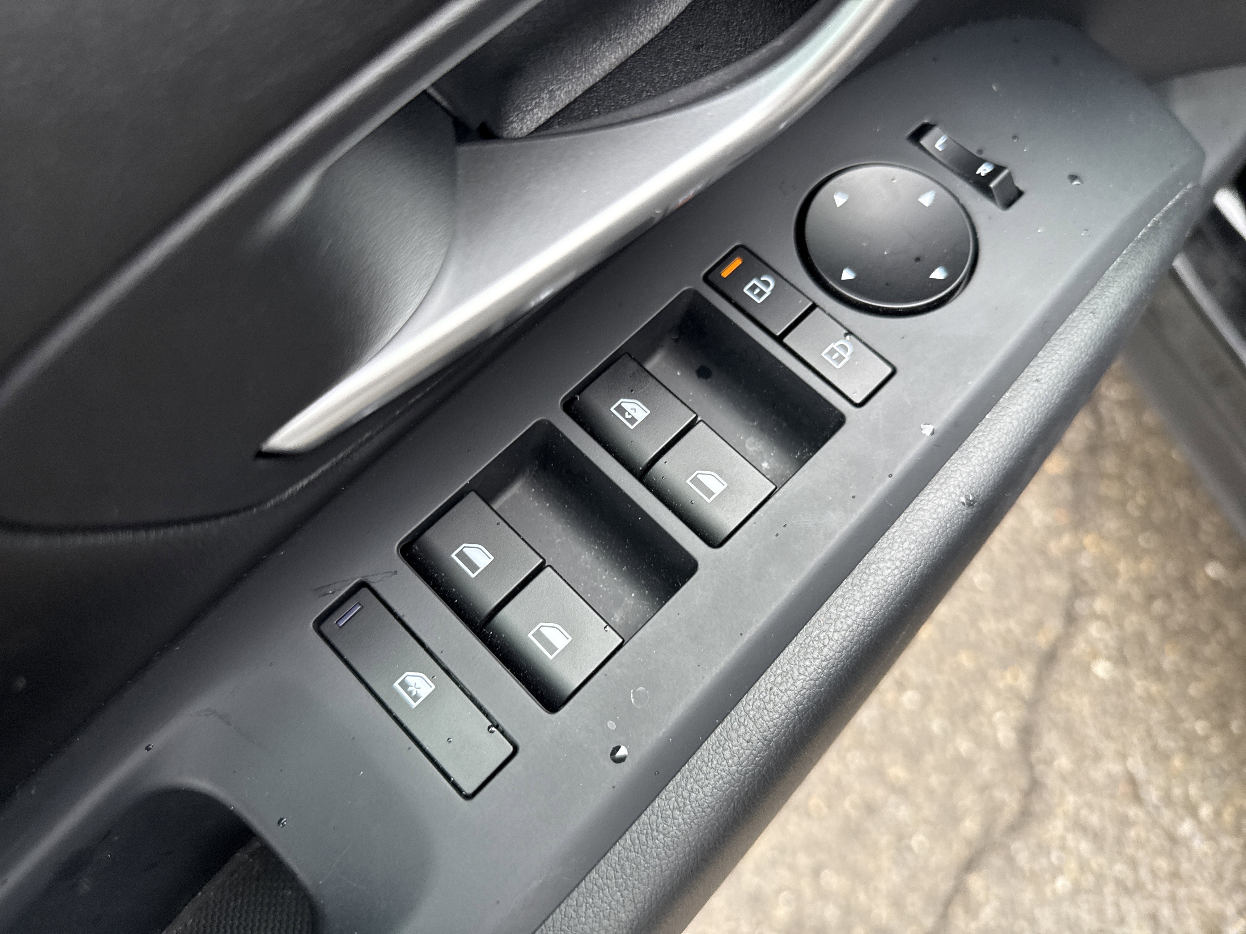 Certified 2025 Hyundai Santa Cruz SE image 15