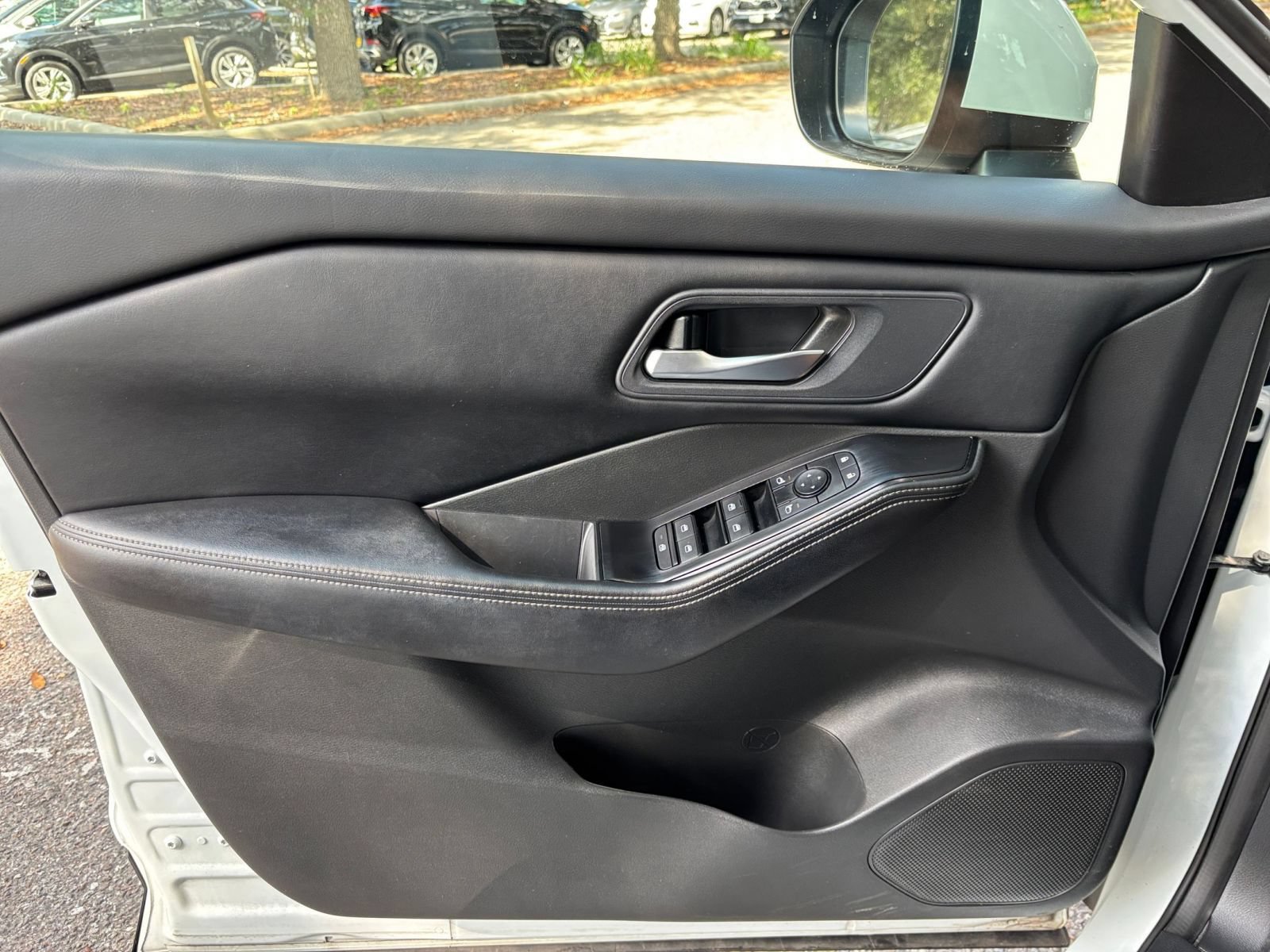 Used 2025 Nissan Rogue SV AWD/4WD image 18