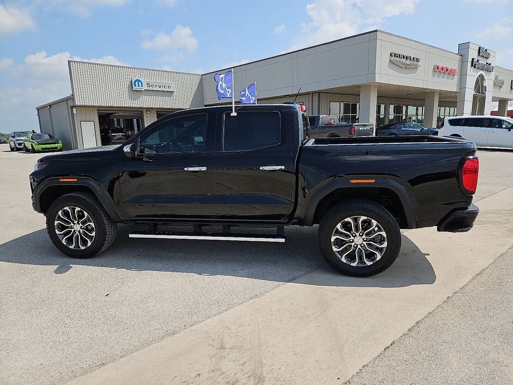Used 2026 GMC Canyon Denali w/ LPO, Black Badging Package AWD/4WD image 3