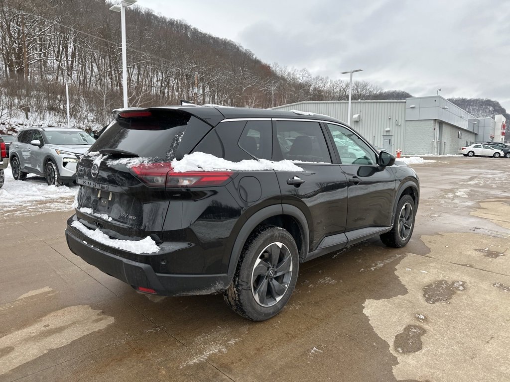 Used 2024 Nissan Rogue SV image 9