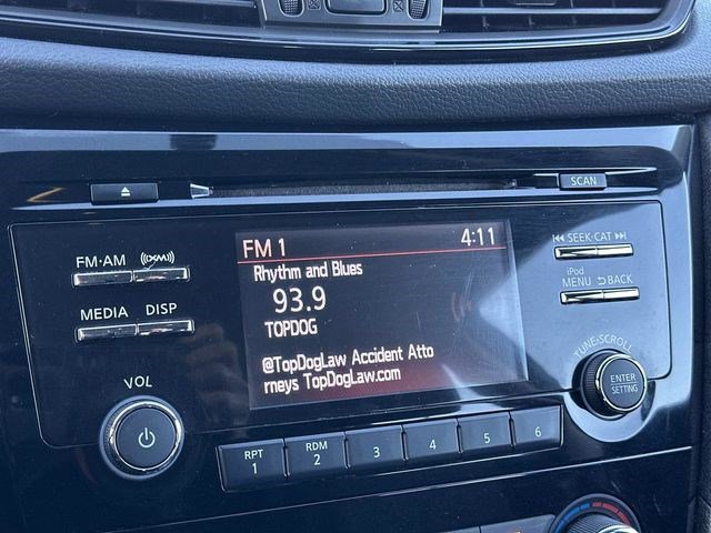 Used 2017 Nissan Rogue S image 20