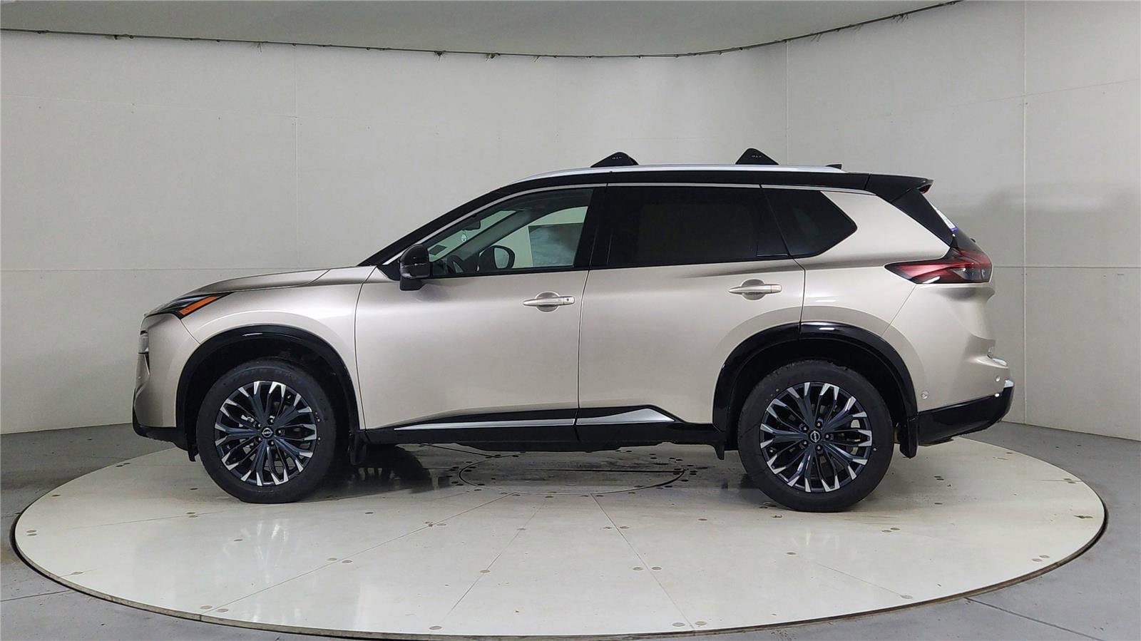 New 2026 Nissan Rogue Platinum w/ Platinum Premium Package image 4