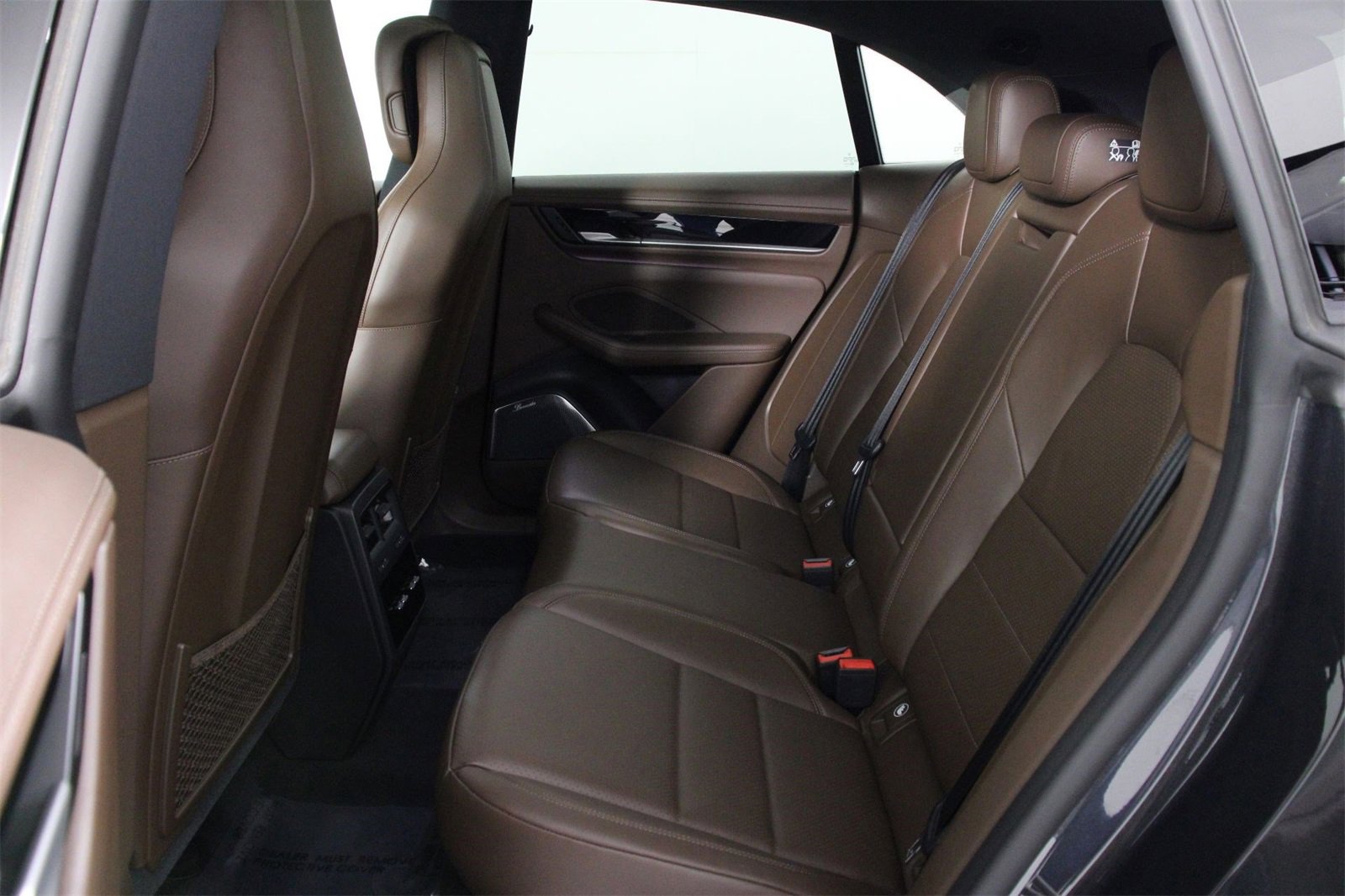 Used 2025 Porsche Macan 4 Electric image 31