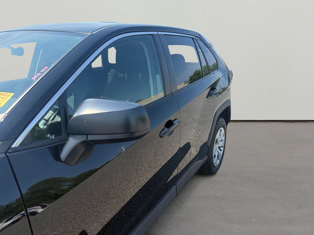 Used 2023 Toyota RAV4 LE FWD image 10