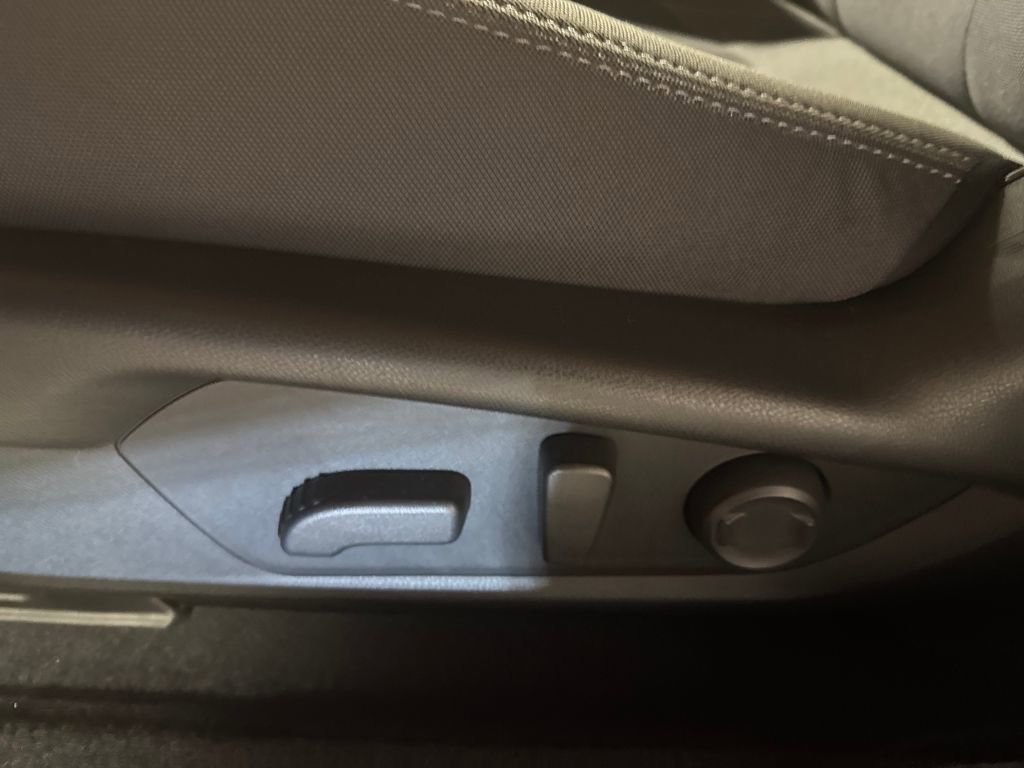 Used 2025 Subaru Crosstrek 2.0i Premium image 24