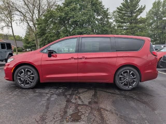 New 2026 Chrysler Pacifica Select FWD image 5