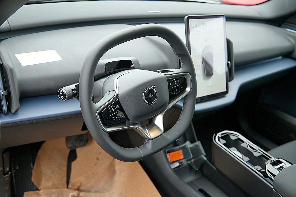 New 2026 Volvo EX30 Plus w/ Protection Package image 10