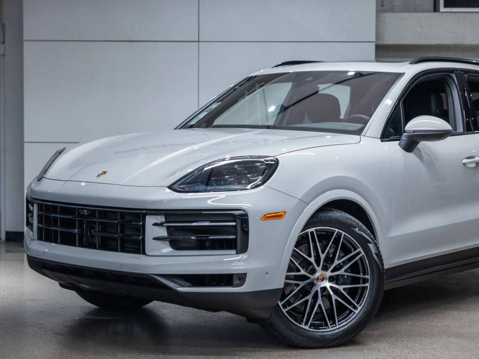 Certified 2026 Porsche Cayenne AWD/4WD image 13