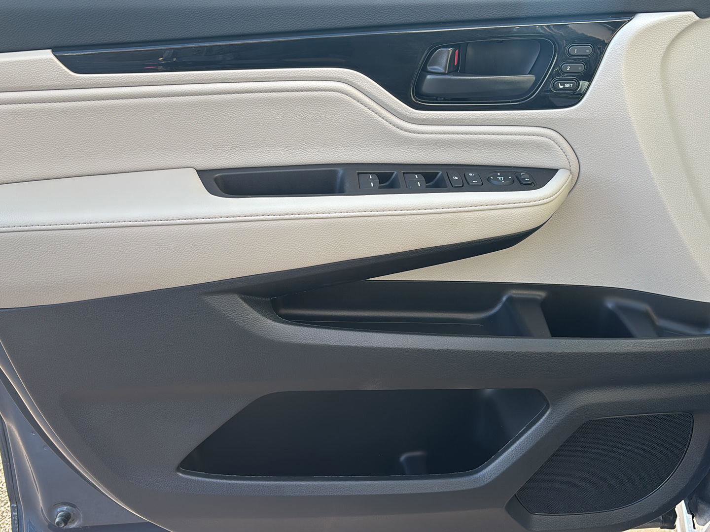 Used 2025 Honda Odyssey Touring image 4