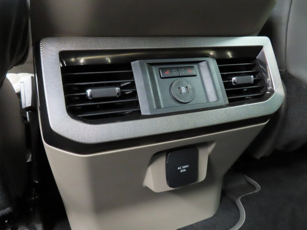 Used 2025 Ford F250 Platinum w/ Platinum Plus Package image 11
