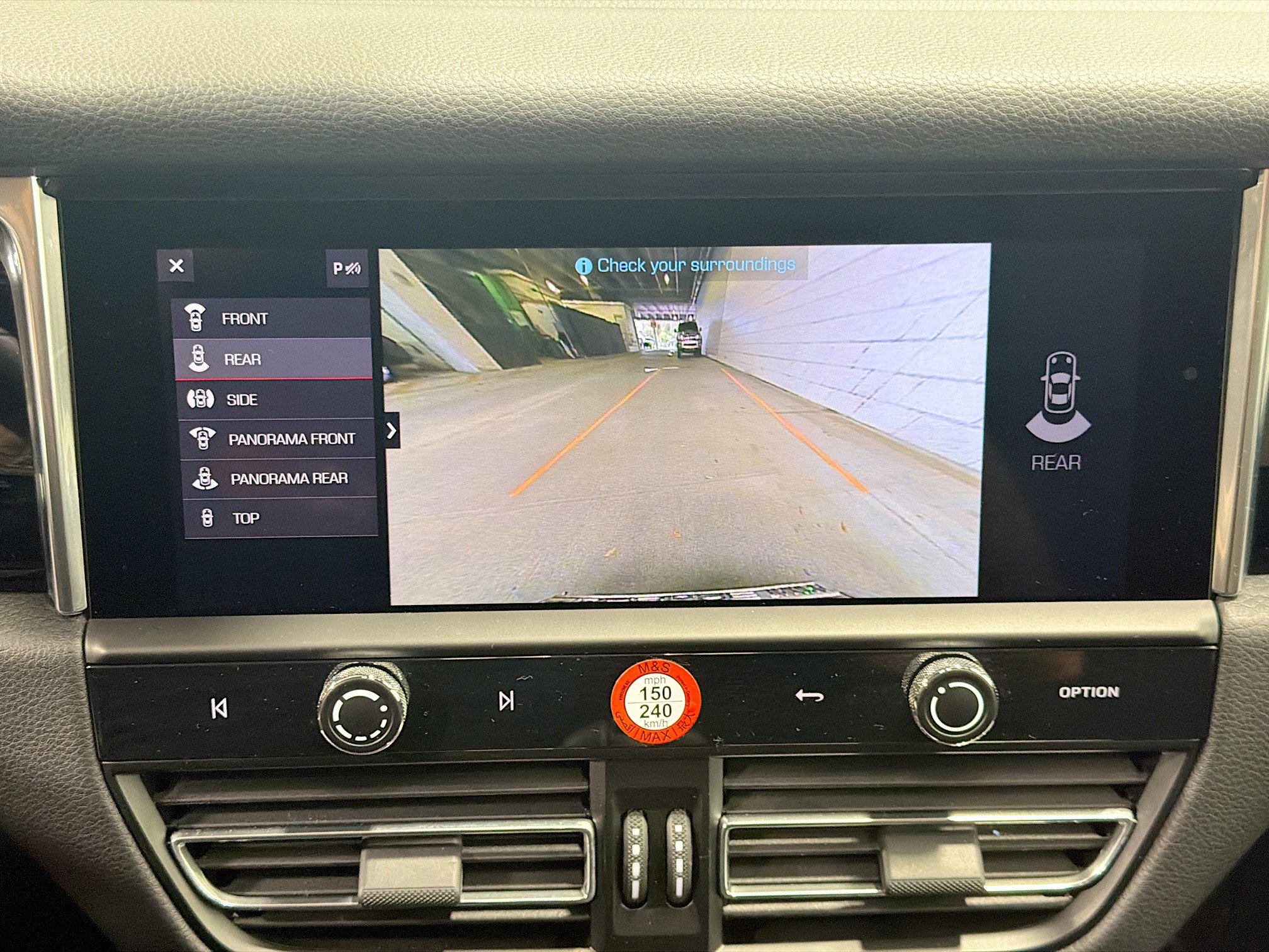 Used 2025 Porsche Macan image 32