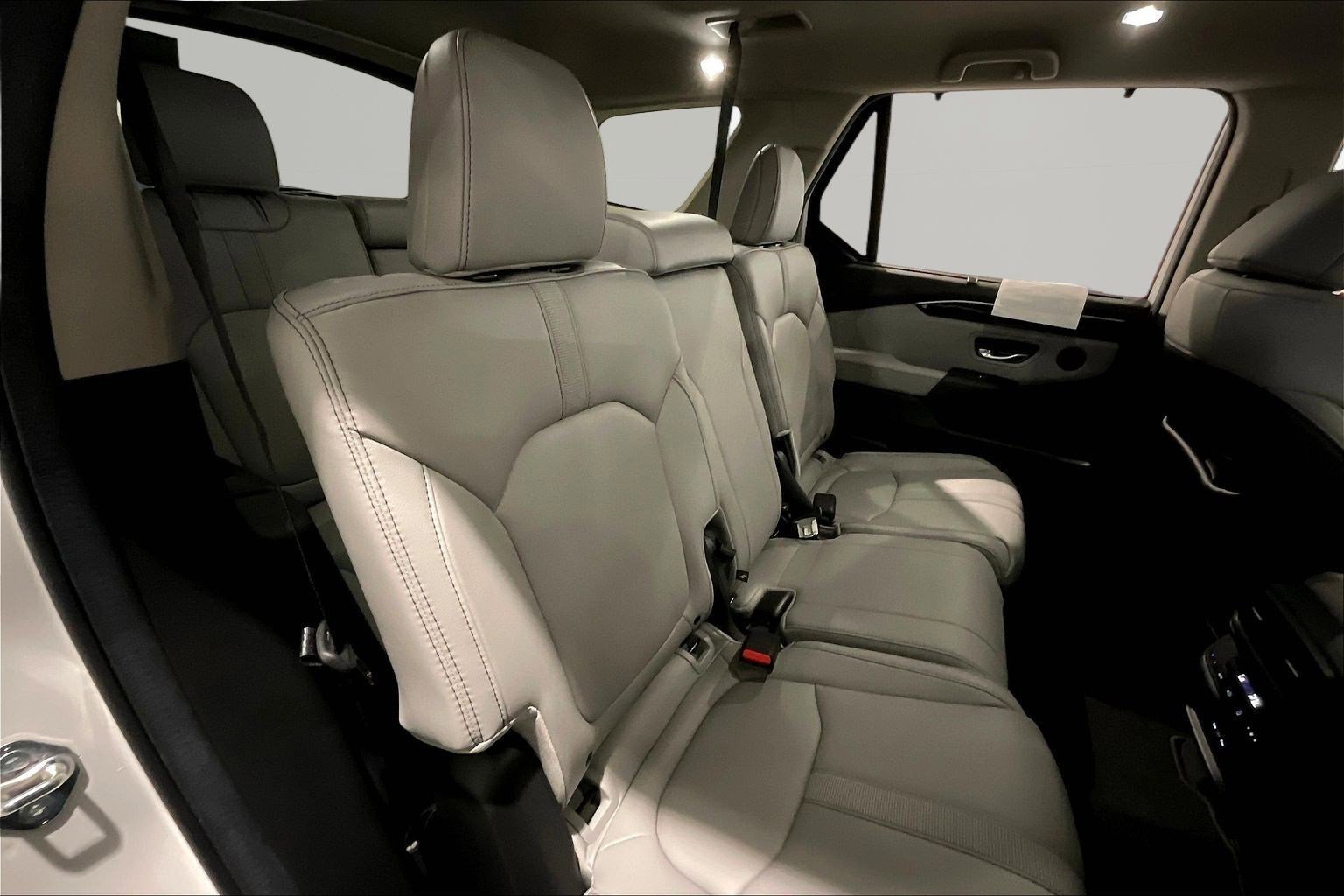 Used 2025 Honda Pilot EX-L image 25