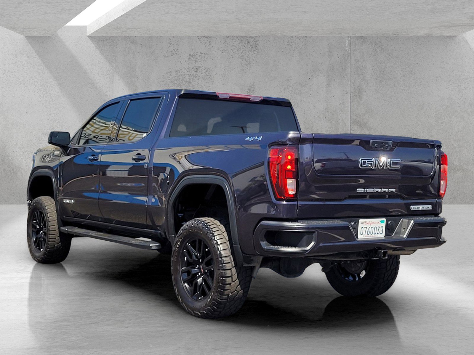 Used 2022 GMC Sierra 1500 Elevation w/ LPO, Elevation Black Package image 6