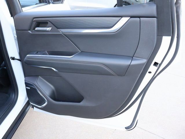 Used 2025 GMC Acadia Elevation image 13