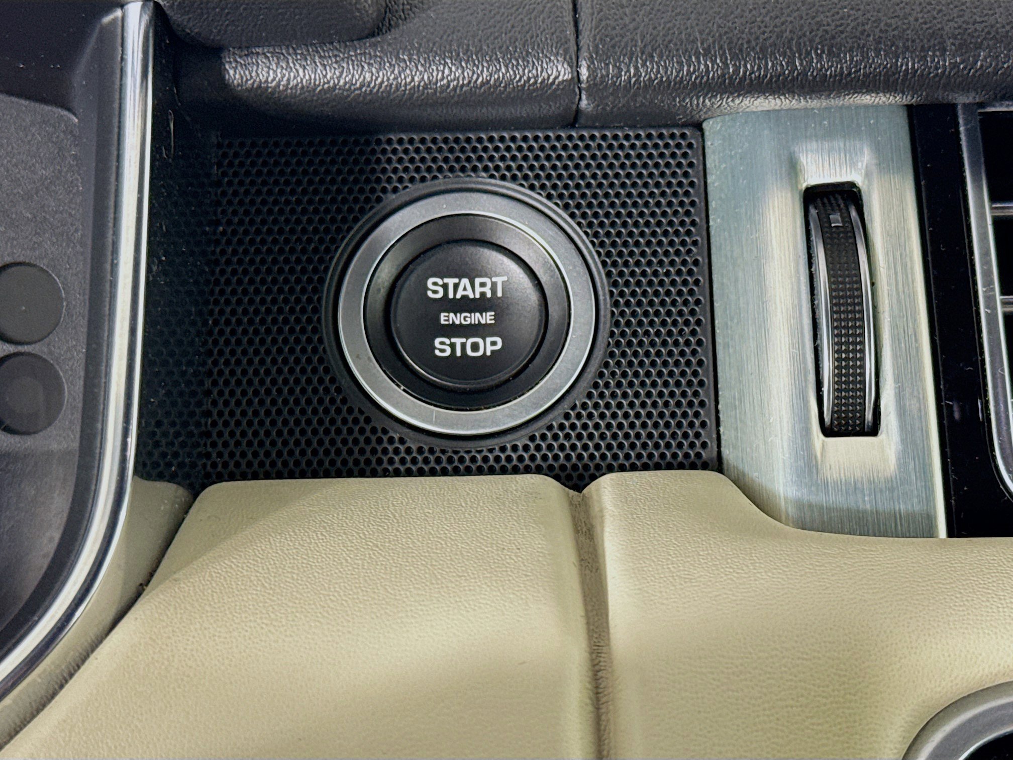 Used 2019 Land Rover Range Rover HSE image 20