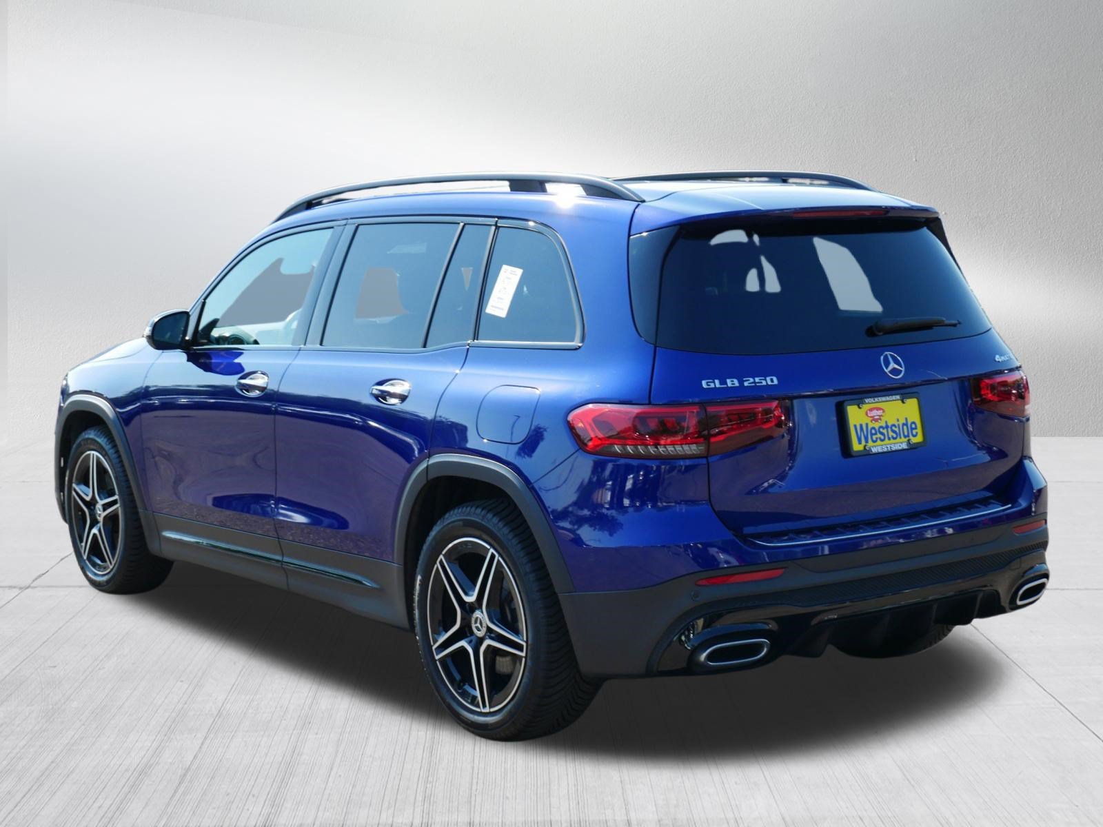 Used 2022 Mercedes-Benz GLB 250 4MATIC image 5