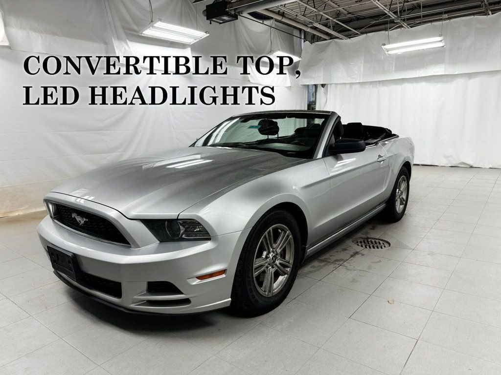 Used 2014 Ford Mustang Convertible image 1