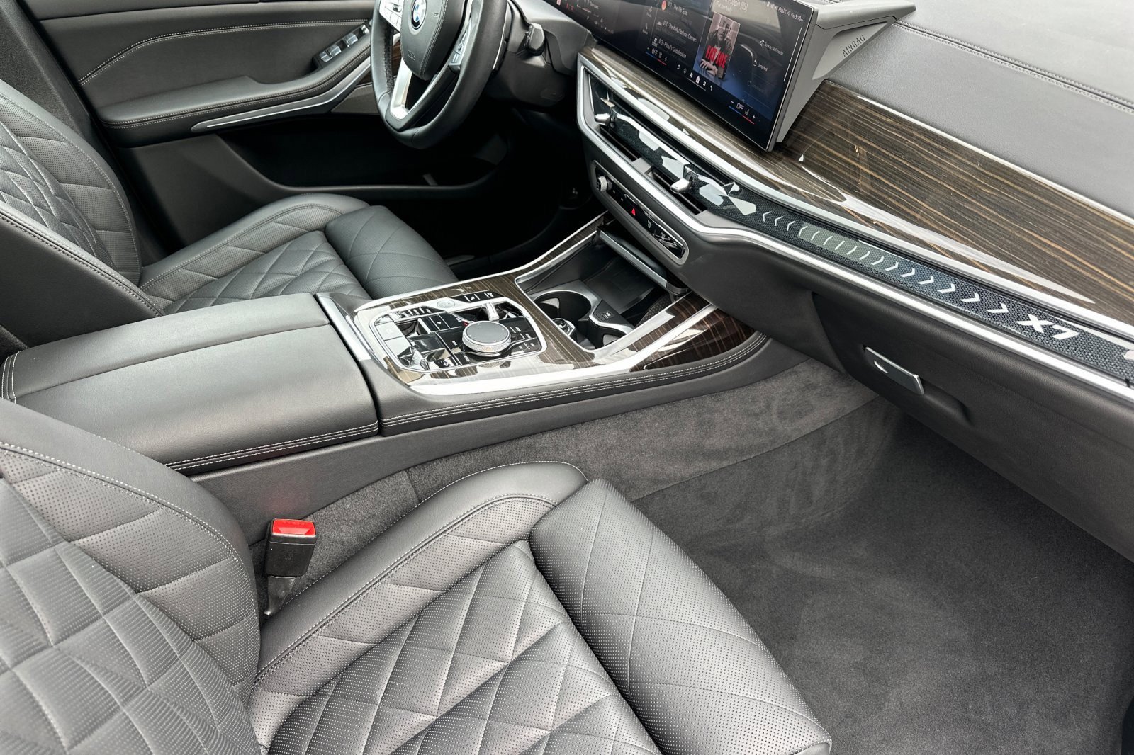 Used 2024 BMW X7 xDrive40i w/ Premium Package AWD/4WD image 16