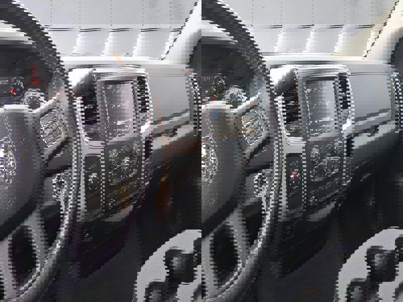 Used 2017 RAM 2500 SLT w/ Luxury Group image 12