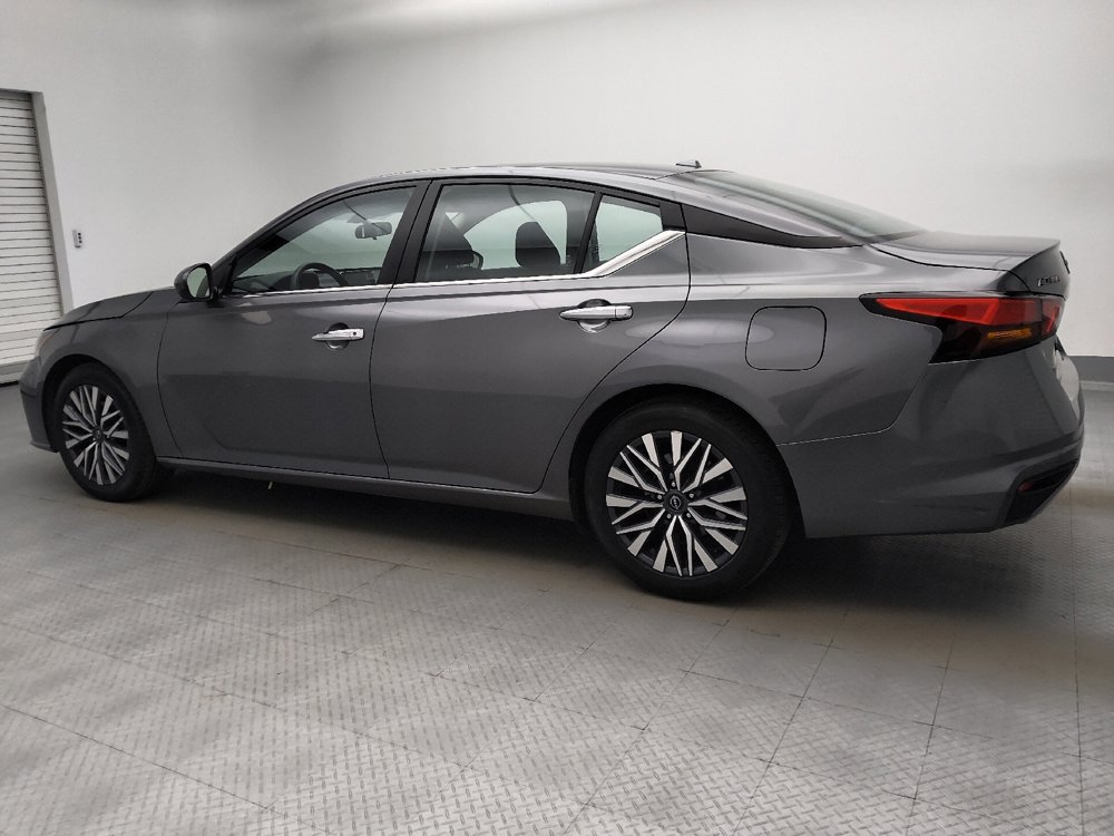Used 2023 Nissan Altima 2.5 SV image 3