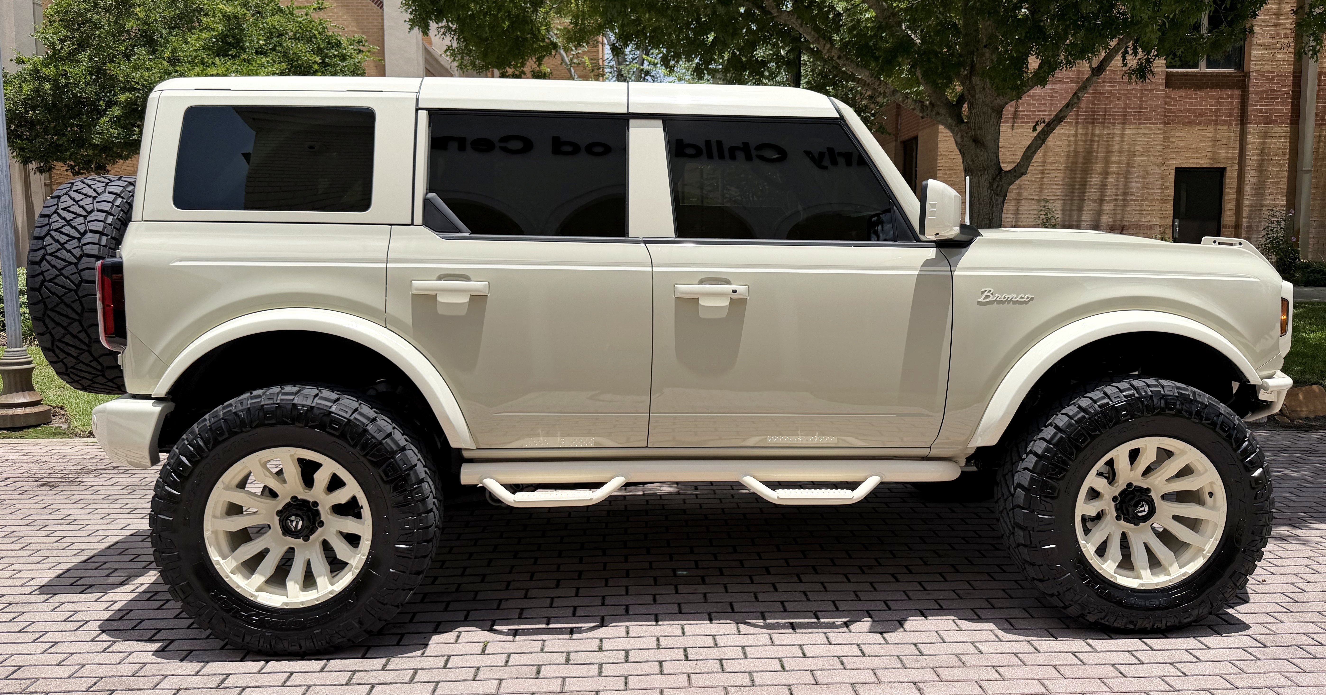 Used 2026 Ford Bronco Outer Banks AWD/4WD image 2