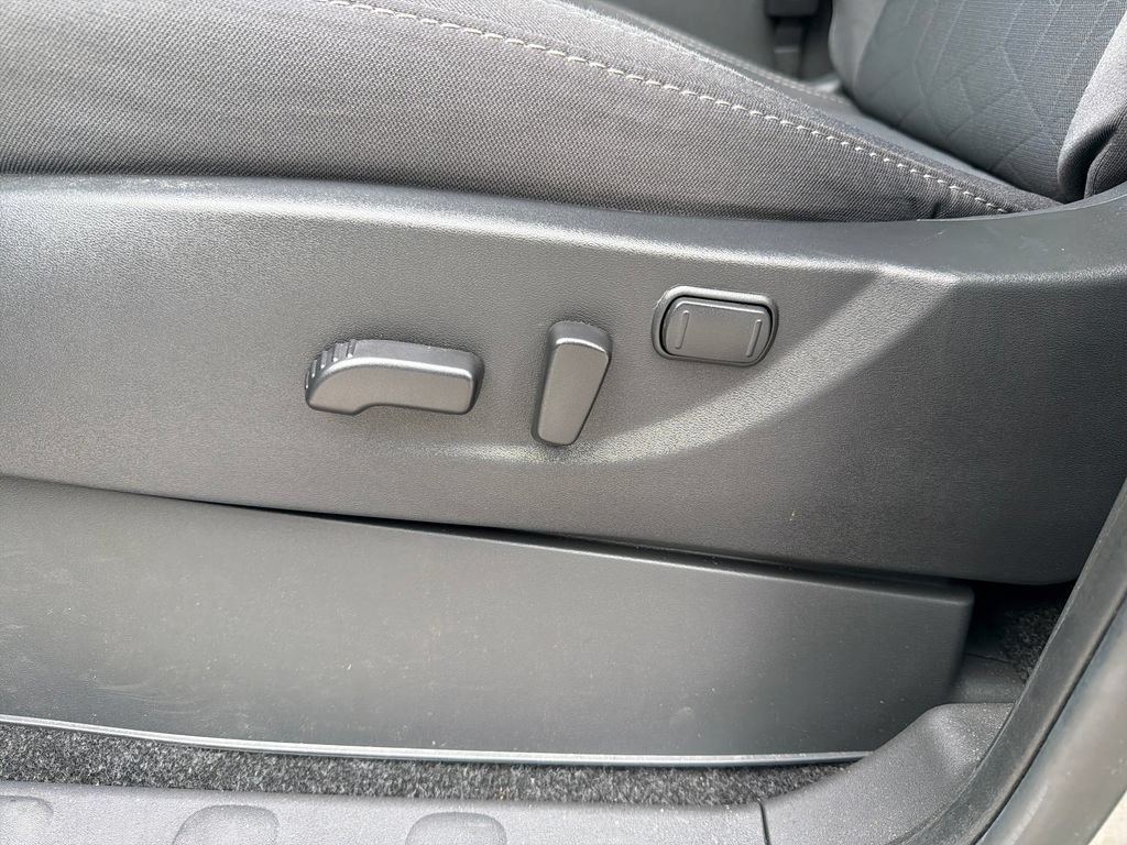 Used 2025 Nissan Frontier SV RWD image 13