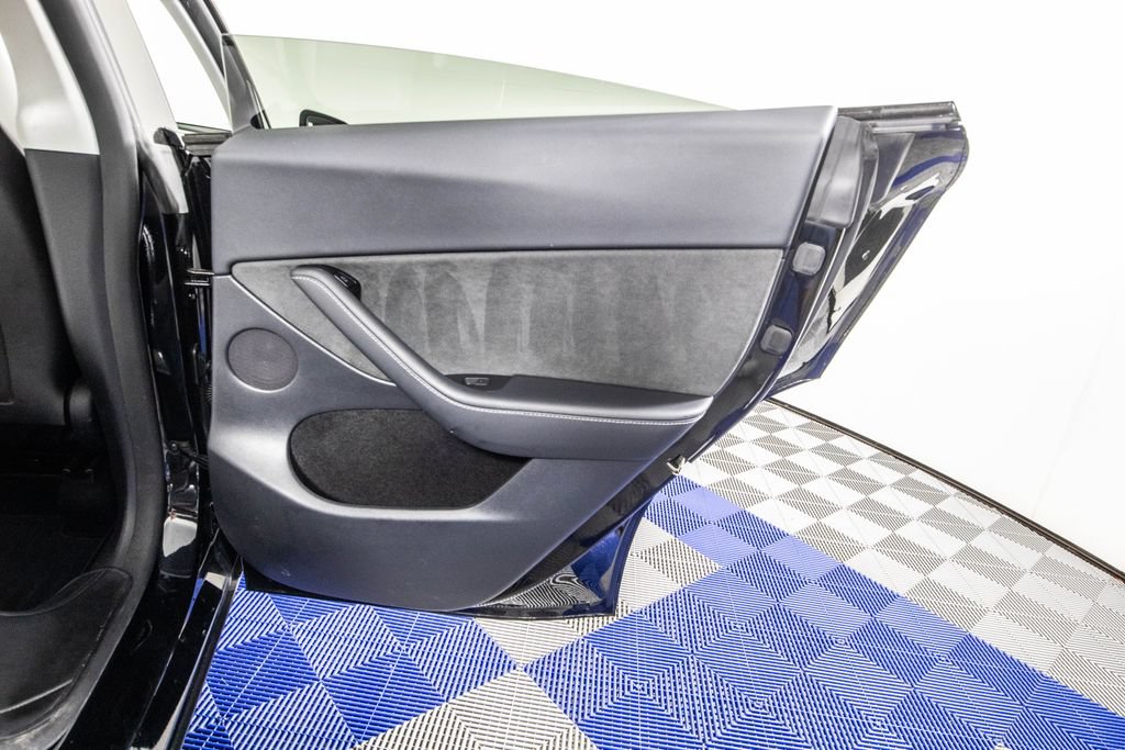 Used 2024 Tesla Model Y Long Range AWD/4WD image 17