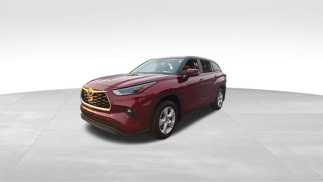 Used 2024 Toyota Highlander LE image 2