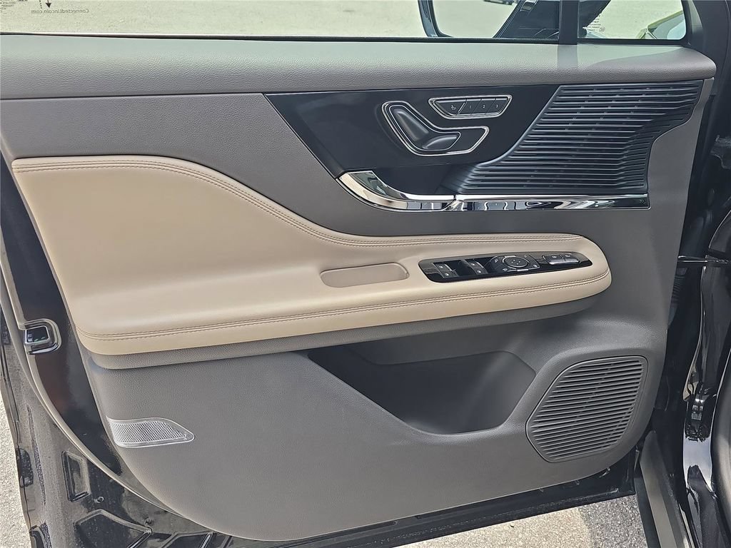 Certified 2022 Lincoln Corsair FWD image 14