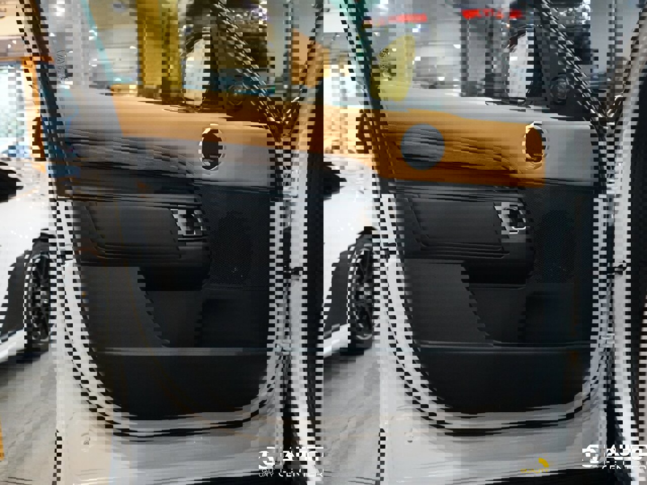 Used 2020 Land Rover Discovery HSE Luxury image 12