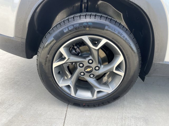 Used 2025 Chevrolet Trax LT FWD image 31