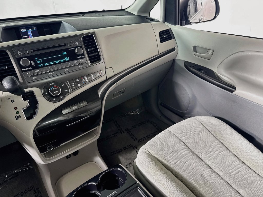 Used 2014 Toyota Sienna LE FWD image 20