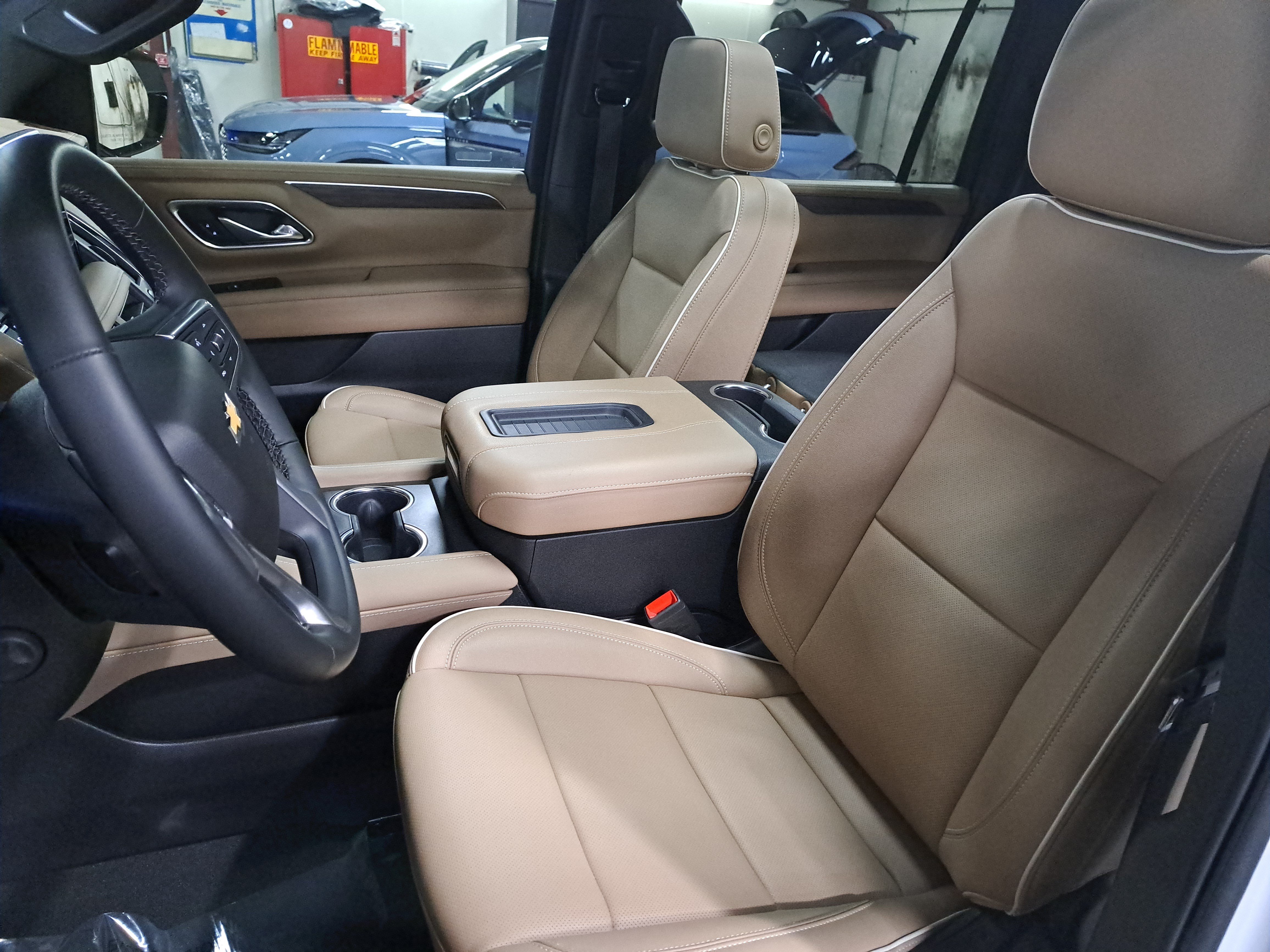 Used 2024 Chevrolet Suburban Premier AWD/4WD image 17