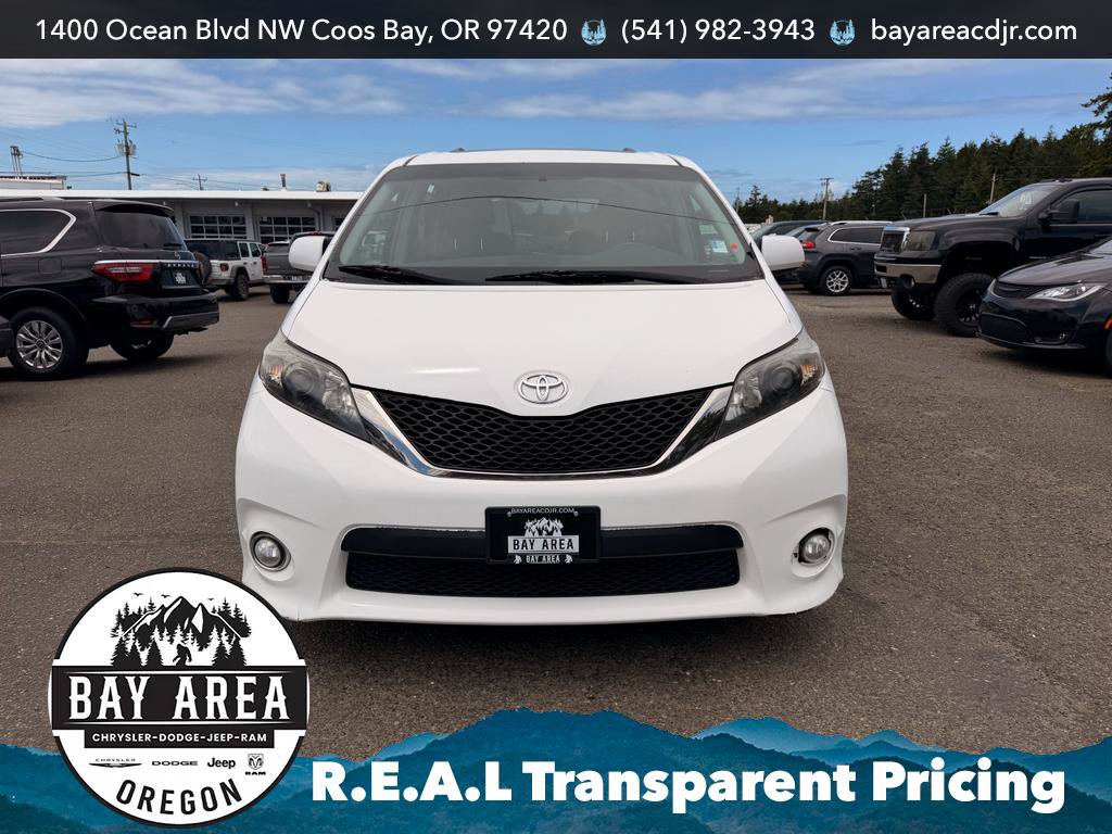Used 2011 Toyota Sienna SE w/ Preferred Pkg FWD image 2