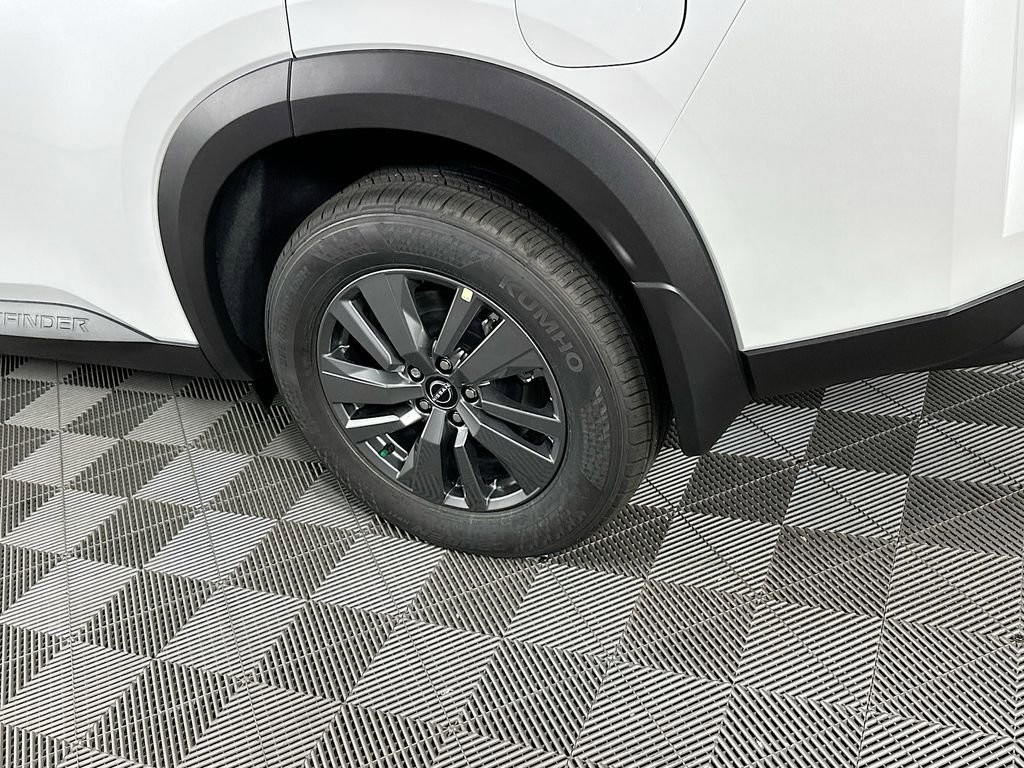 New 2025 Nissan Pathfinder SV image 39