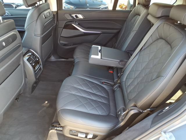 Used 2024 BMW X7 xDrive40i w/ Premium Package AWD/4WD image 17