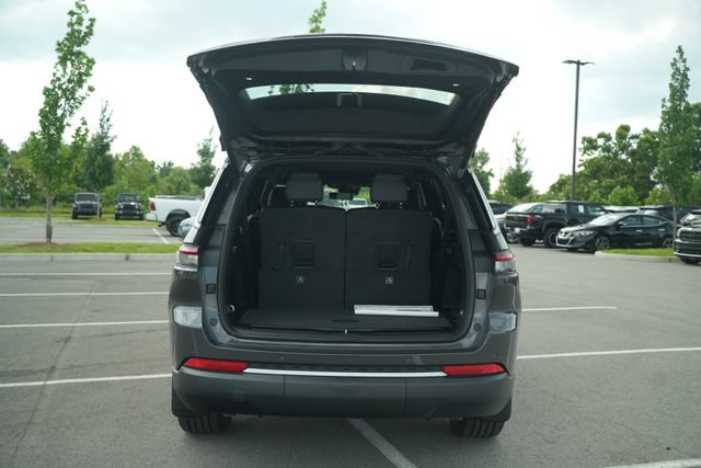 New 2026 Jeep Grand Cherokee L Limited w/ Luxury Tech Group II AWD/4WD image 16